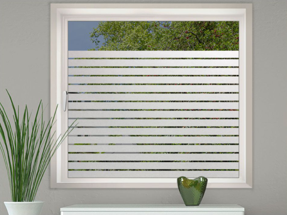 Preview: Milchglasfolie Sichtschutz Streifen 5/1 cm auf Fenster