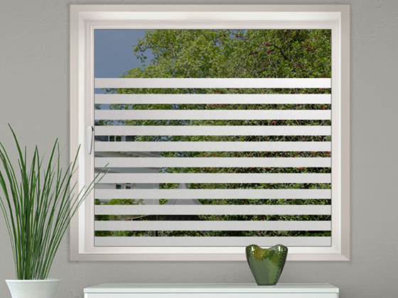 Preview: Milchglasfolie Sichtschutz Streifen 5/3 cm auf Fenster