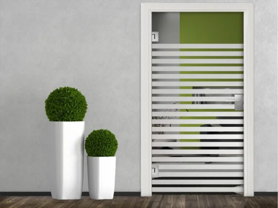 Milchglasfolie Sichtschutz Streifen 5/3 cm auf Tür