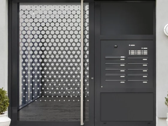 Milchglasfolie Sichtschutz Verlauf Kreise von oben nach unten auf Eingangstür