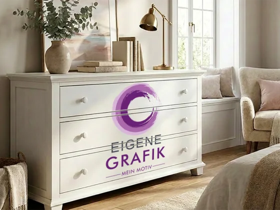 Möbeltattoo Eigenes Logo mehrfarbig auf Schreibtisch