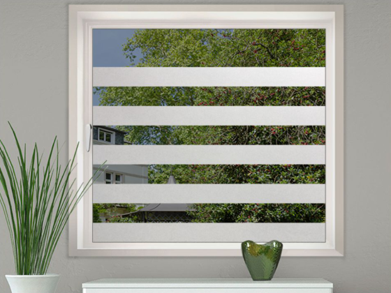 Preview: Fürfolie Sichtschutz mit Streifen 10/10 cm auf Fenster