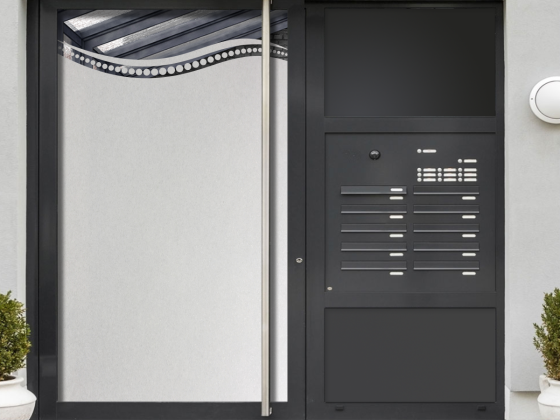 Preview: Selbstklebende Glasfolie als Sichtschutz mit moderner Welle und Kreisen auf Haustür