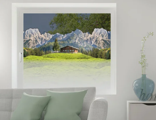 Sichtschutzfolie Berghof in den Dolomiten auf Fenster