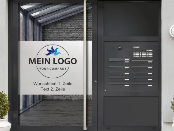 Sichtschutzfolie Firmenlogo gedruckt mit Wunschtext auf Eingangstür