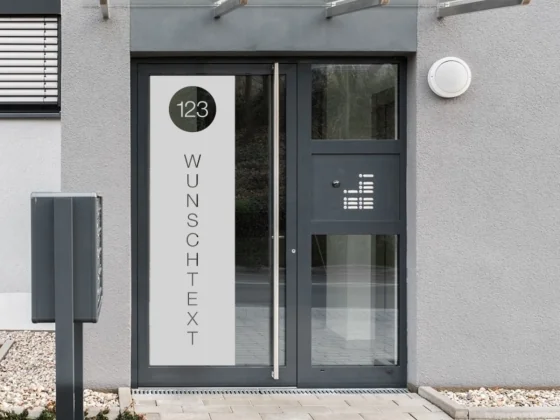 Sichtschutzfolie mit Hausnummer und Namen