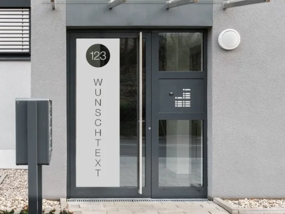 Sichtschutzfolie mit Hausnummer und Namen