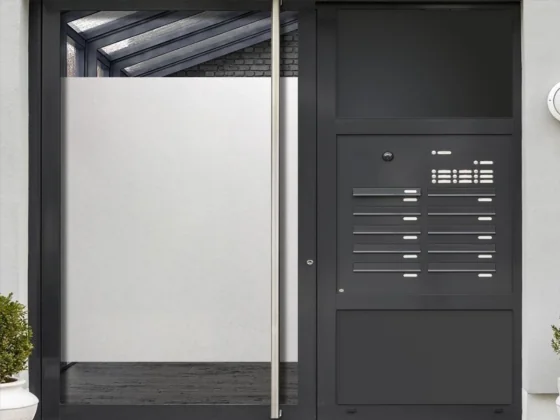 Sichtschutzfolie Glasdekorfolie Zuschnitt auf Maß auf Eingangstür