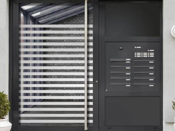 Preview: Sichtschutzfolie Milchglas Streifen 5/5 cm