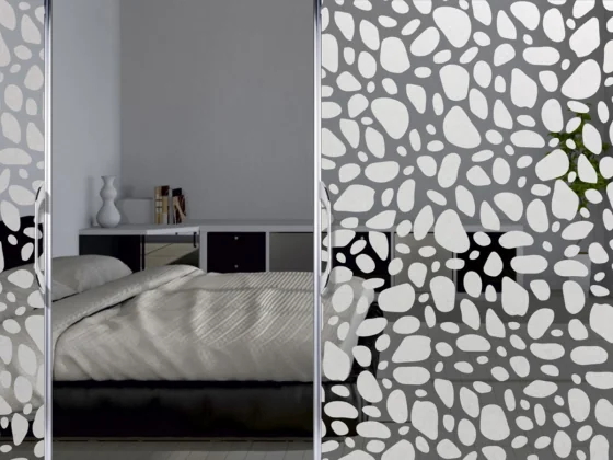 Milchglasfolie mit Steinen in verschiednen Größen