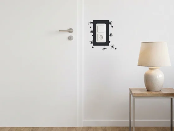 Steckdosentattoo Motiv 8 Spinnen