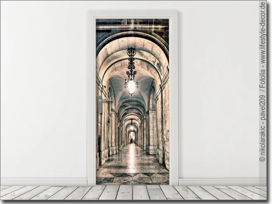 Türposter eines Flures in einer Kathedrale - selbstklebende Türtapete