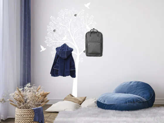 Bunter Baum als Wandtattoo mit Garderobenhaken