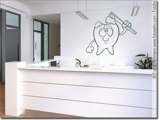 Preview: Wandtattoo Zahn mit Zahnbürste