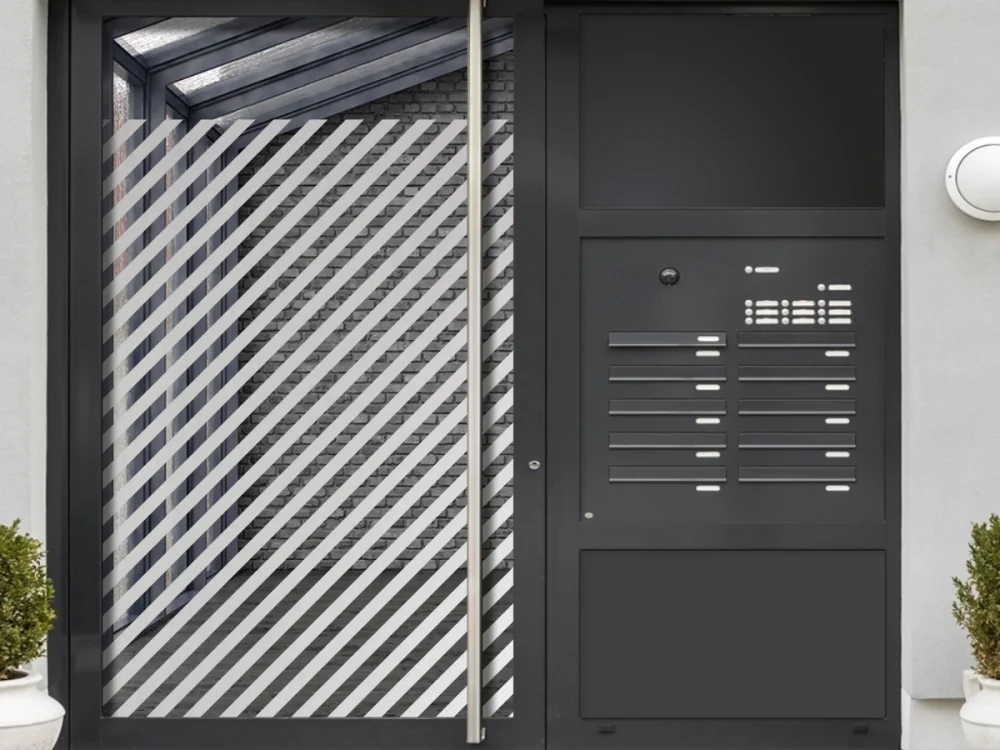 Fensterfolie Schrägstreifen 3/3 auf Haustür