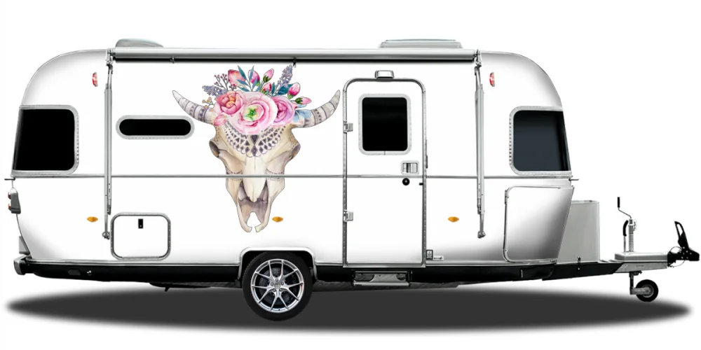 Autoaufkleber Floraler Tierschädelknochen auf Wohnwagen Autoaufkleber Floraler Tierschädelknochen auf Wohnwagen