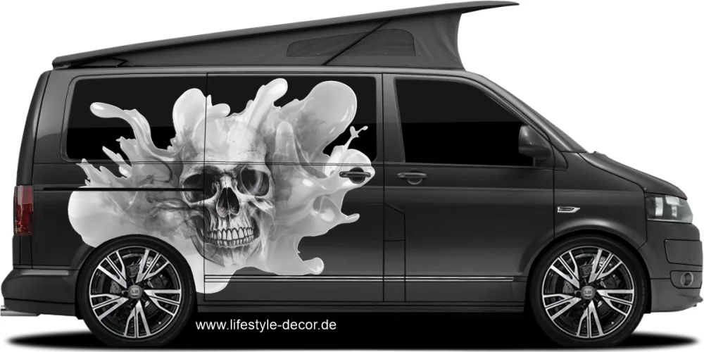 Autodekor Totenschädel Smoke auf Fahrzeugseite schwarzer Van in Wunschfarbe