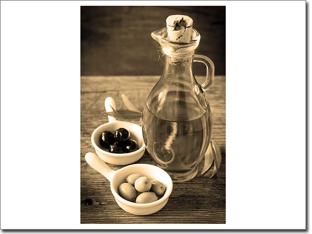 Foto auf Glas mit Olivenöl in sepia