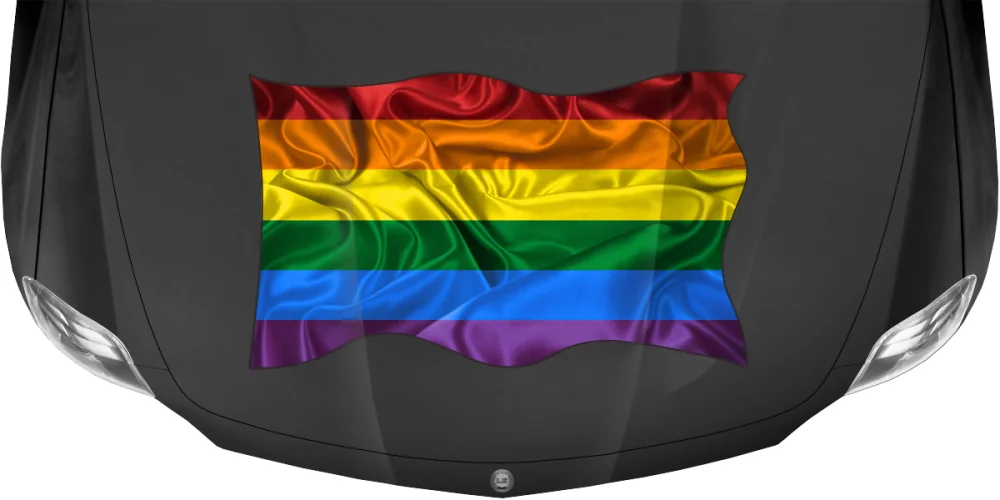 Aufkleber Regenbogenfahne LGBTQ auf Motorhaube von dunklem PKW, Reisemobil oder Camper