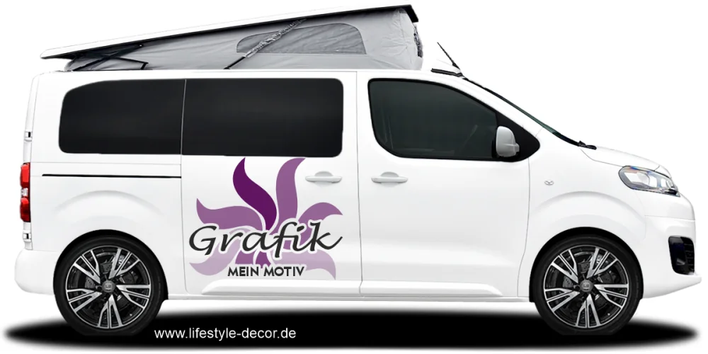 Autoaufkleber Eigene Grafik mehrfarbig auf hellem Campervan