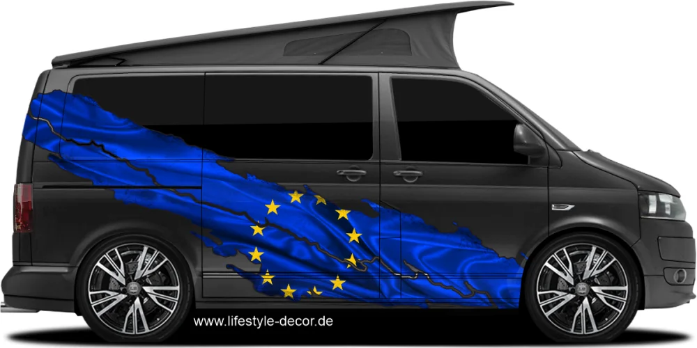 Autoaufkleber Europa für Auto und Wohnmobil auf Fahrzeugseite von dunklem Campervan