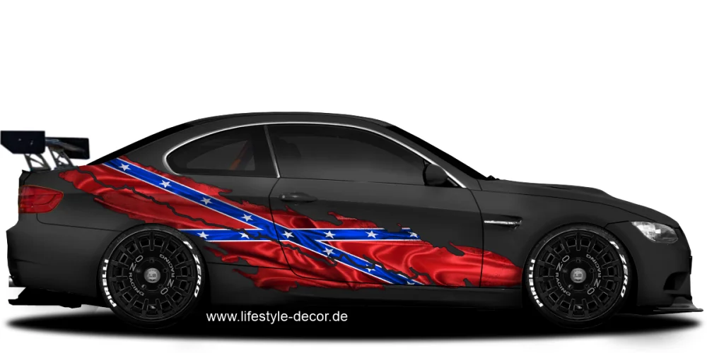 Flagge der Konföderierten Staaten von Amerika auf Fahrzeugseite von dunklem Auto