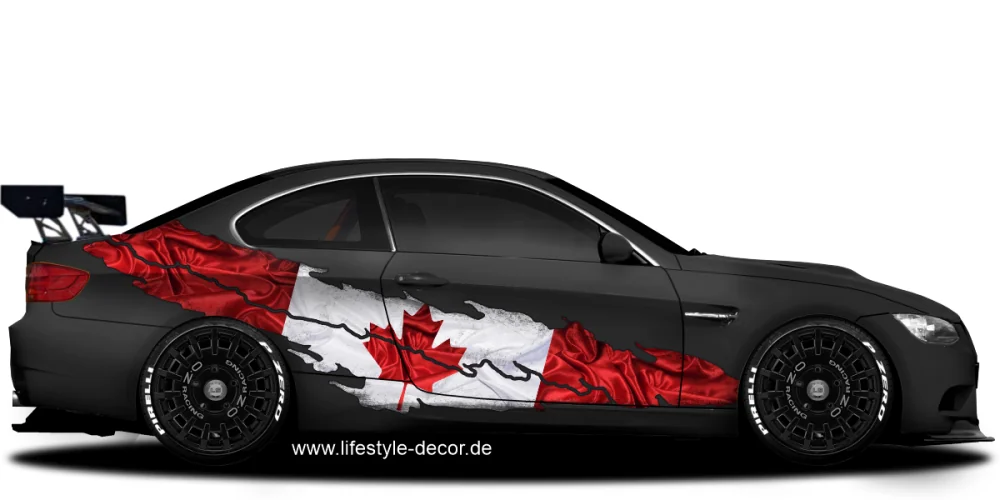 Autoaufkleber Flagge von Kanada auf Fahrzeugseite von dunklem Auto