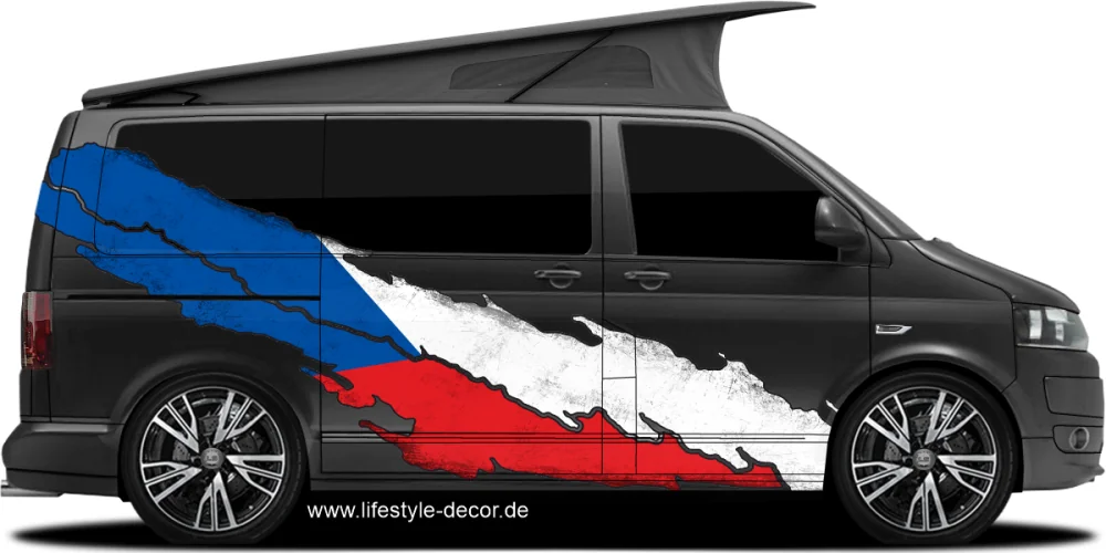 Autoaufkleber Flagge der Tschechischen Republik auf Fahrzeugseite von dunklem Campervan