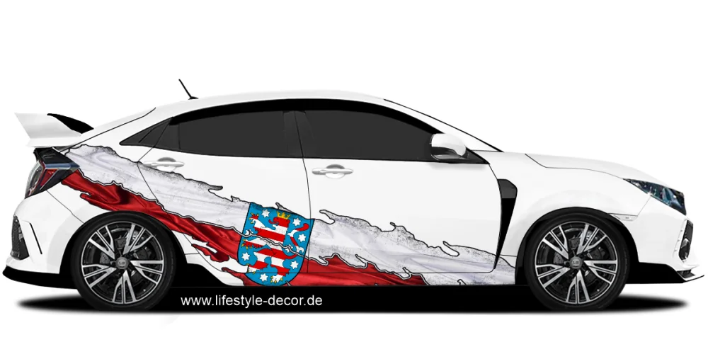 Autoaufkleber Flagge von Thüringen auf Fahrzeugseite von hellem Auto