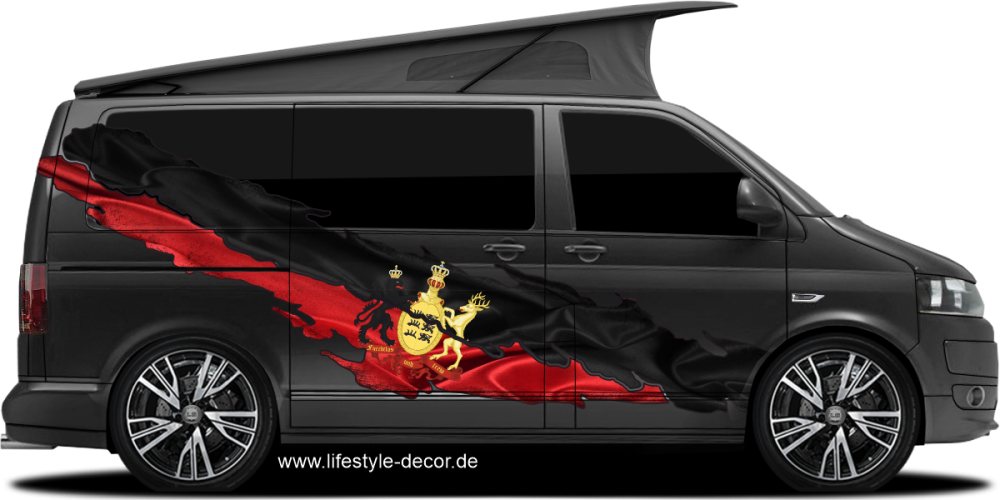 Autoaufkleber Flagge von Württemberg auf Fahrzeugseite von dunklem Campervan
