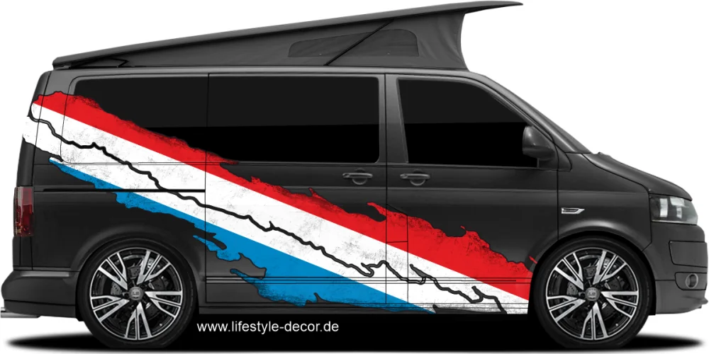 Autoaufkleber luxemburgische Flagge auf Fahrzeugseite von dunklem Campervan