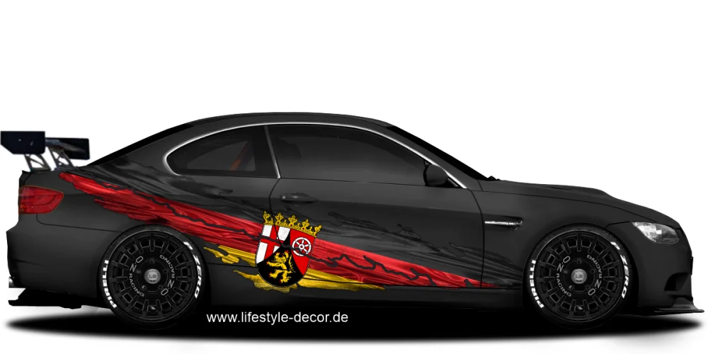 Autoaufkleber die Fahne von Rheinland-Pfalz auf Fahrzeugseite von dunklem Auto