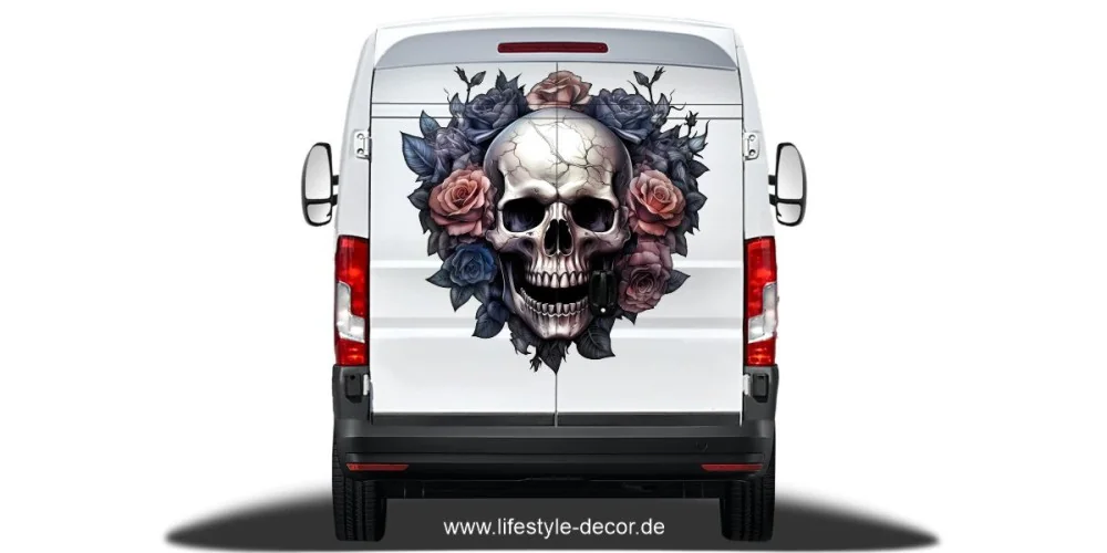 Autoaufkleber Totenkopf mit Blüten auf Heck
