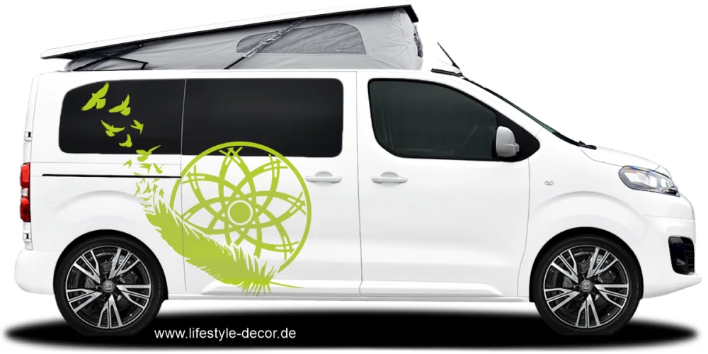 Autodekor mit Traumfänger und Feder