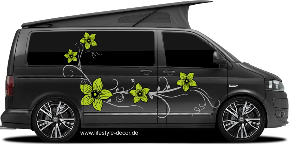 Bunter Aufkleber Blumenranke auf dunklem Campervan Bunter Aufkleber Blumenranke auf dunklem Campervan