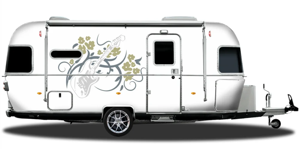 Bunter-Autoaufkleber-Rock-Love-Gitarre auf Wohnwagen Bunter-Autoaufkleber-Rock-Love-Gitarre auf Wohnwagen