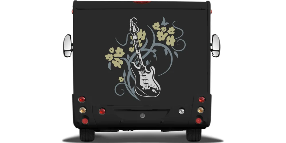 Bunter-Autoaufkleber-Rock-Love-Gitarre auf Heck von dunklem Wohnmobil oder Wohnwagen Bunter-Autoaufkleber-Rock-Love-Gitarre auf Heck von dunklem Wohnmobil oder Wohnwagen