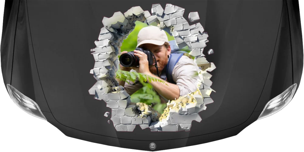 Eigenes Foto als Autofolie Loch in der Wand auf dunkler Motorhaube Eigenes Foto als Autofolie Loch in der Wand auf dunkler Motorhaube