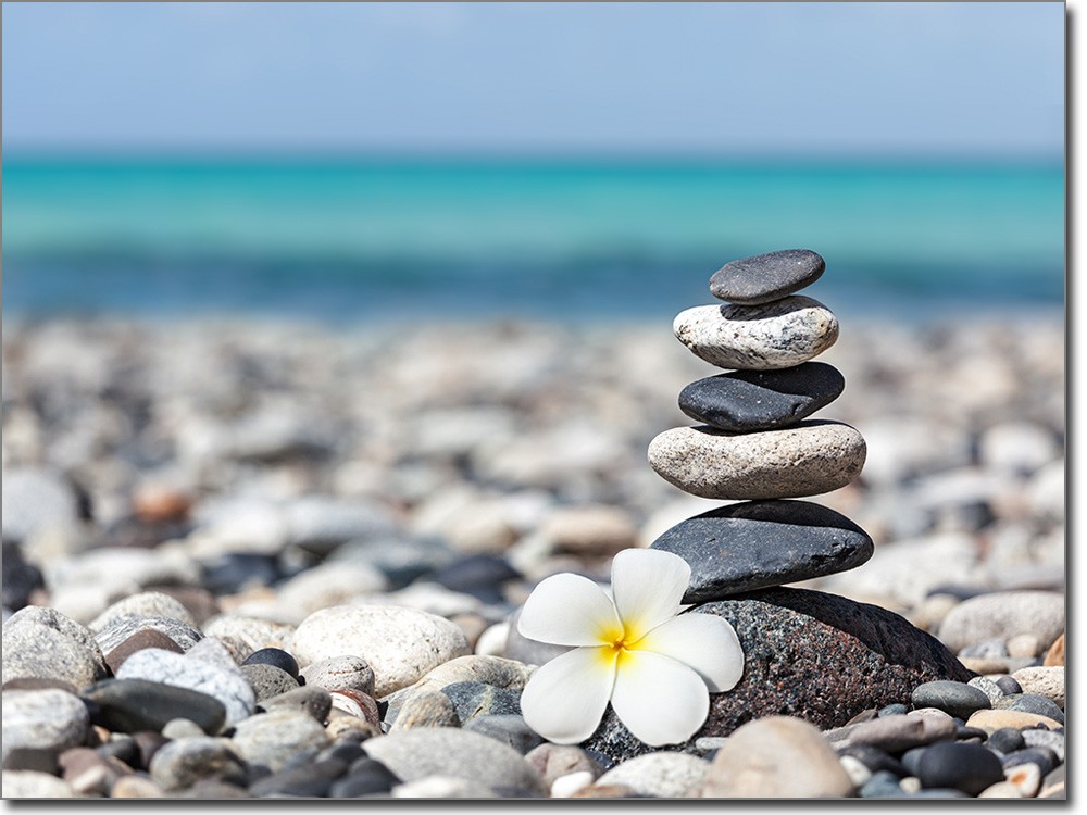 Passgenaue Fensterfolie Steine am Strand