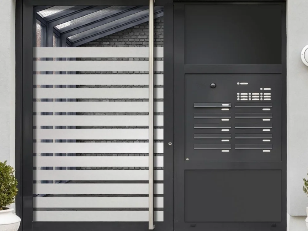 Fensterfolie Streifen 10/3 auf Haustür