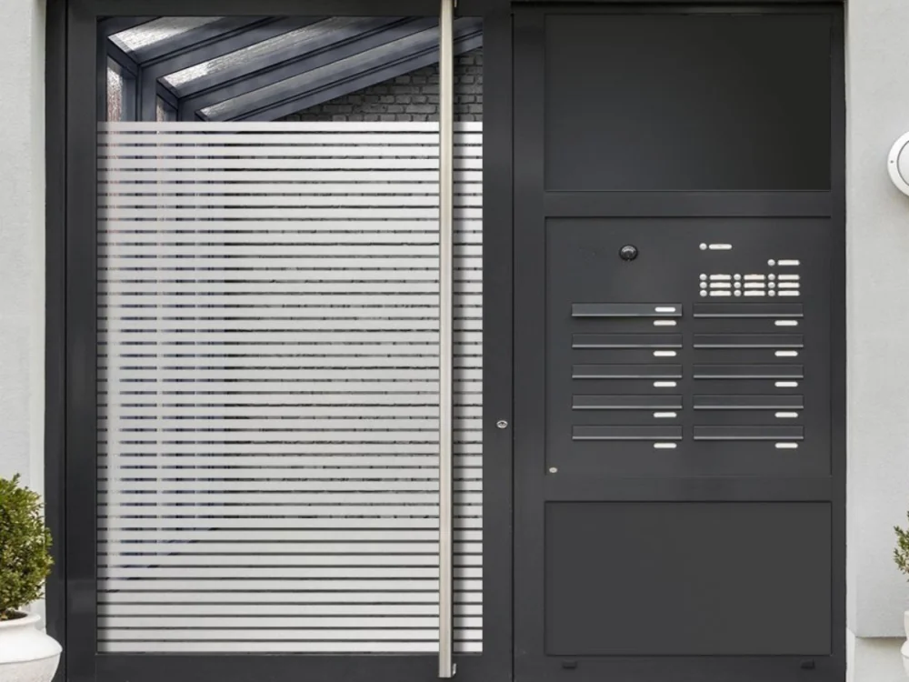Fensterfolie Streifen 3/1 auf Haustür