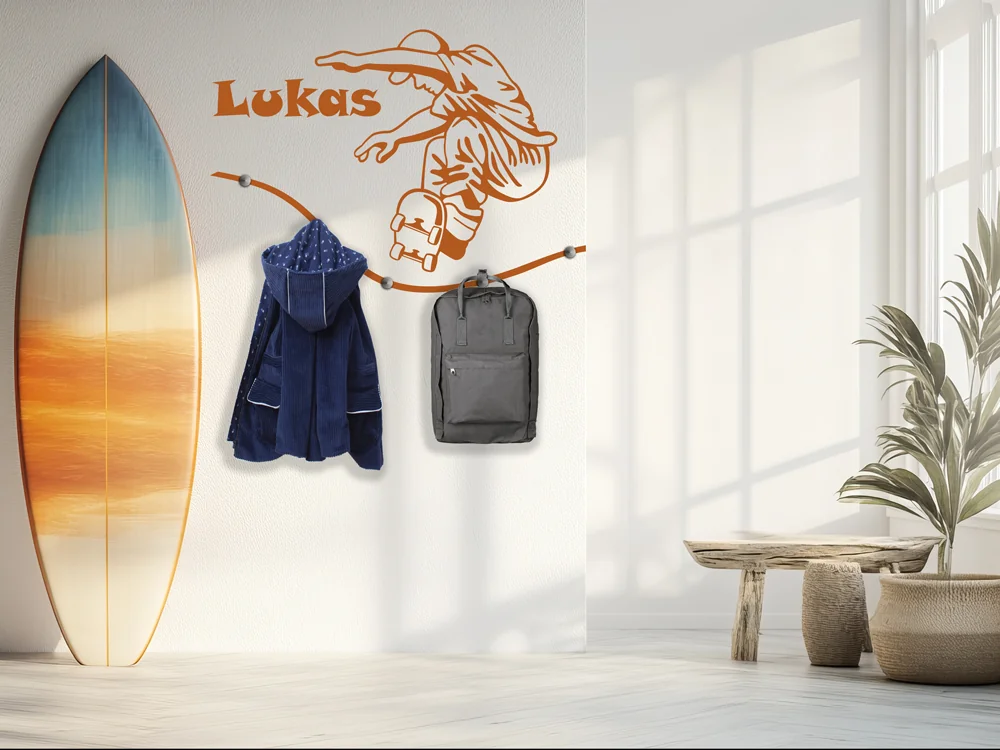 Wandtattoo Garderobe mit Skater und Wunschnamen