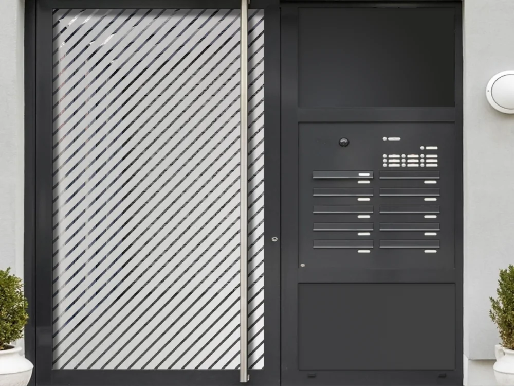 Glastür Milchglasfolie Schrägstreifen 3/1 auf Haustür