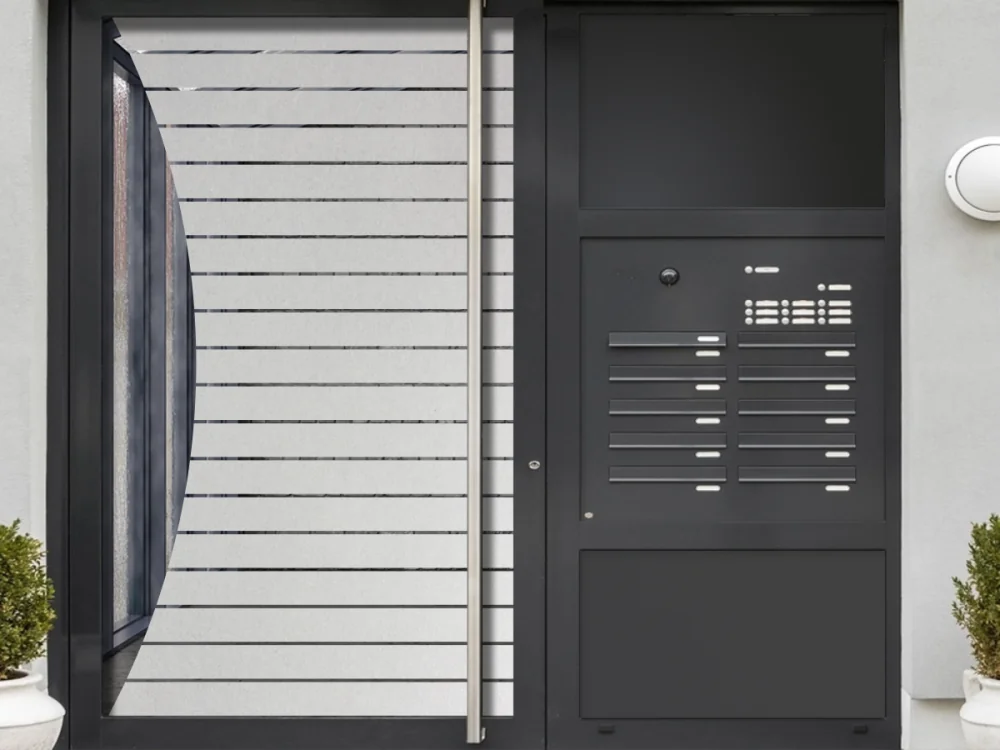 Glastür Milchglasfolie Streifenbogen auf Haustür