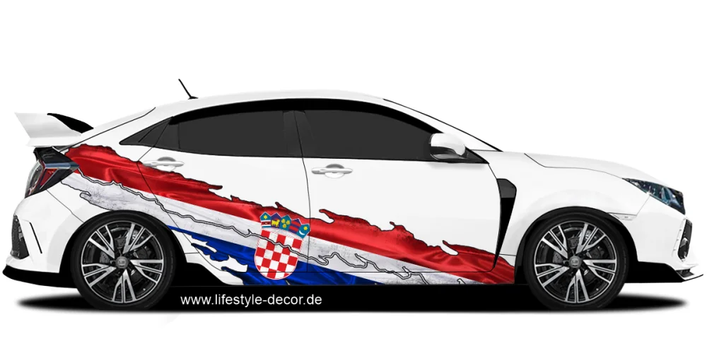 Autoaufkleber Kroatische Flagge auf Fahrzeugseite von hellem Auto