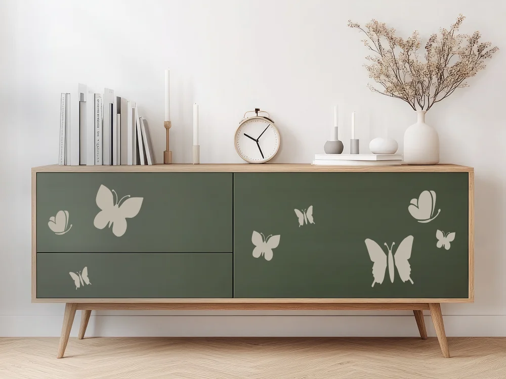 Möbeltattoo mit traumhaften Schmetterlingen