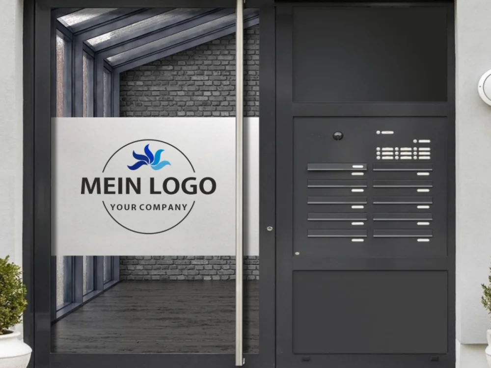 Sichtschutzfolie Firmenlogo gedruckt auf Eingangstür
