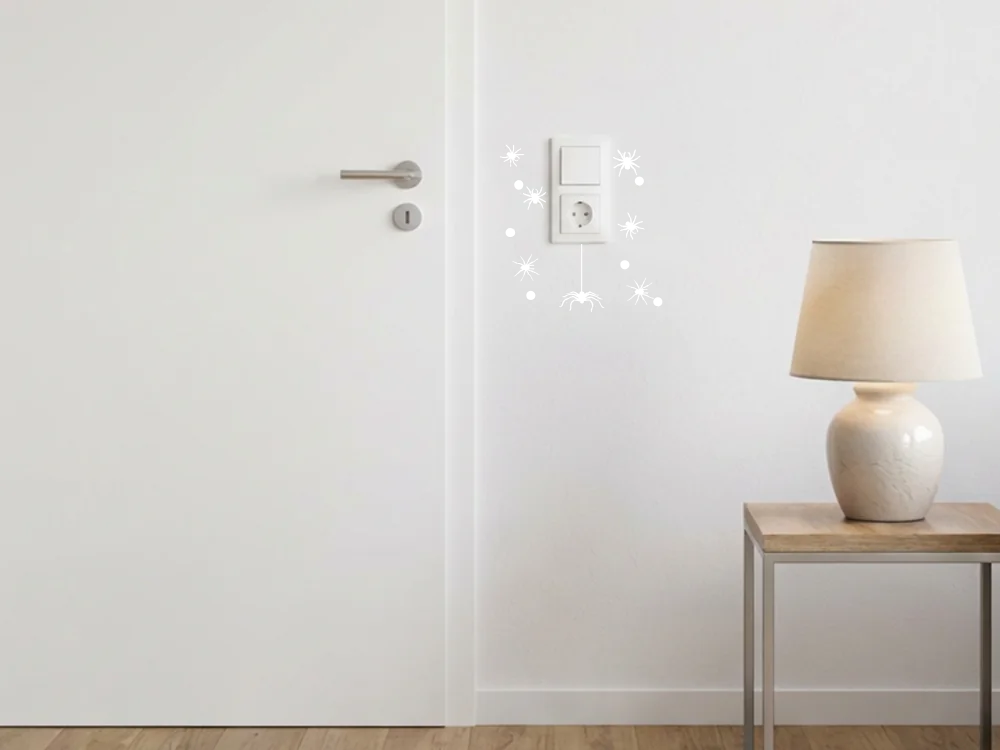 Steckdosentattoo Motiv 8 Spinnen