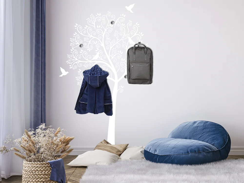 Bunter Baum als Wandtattoo mit Garderobenhaken