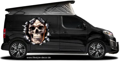 Autoaufkleber Aufgerissene Karosserie mit Totenkopf auf dunklem Van